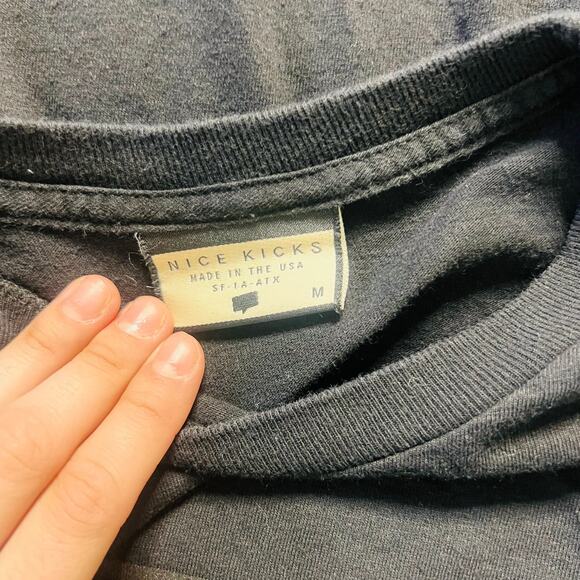 Black on Black Matte Nice Kicks Logo Sneaker Casual Tee Medium - Picture 4 of 4